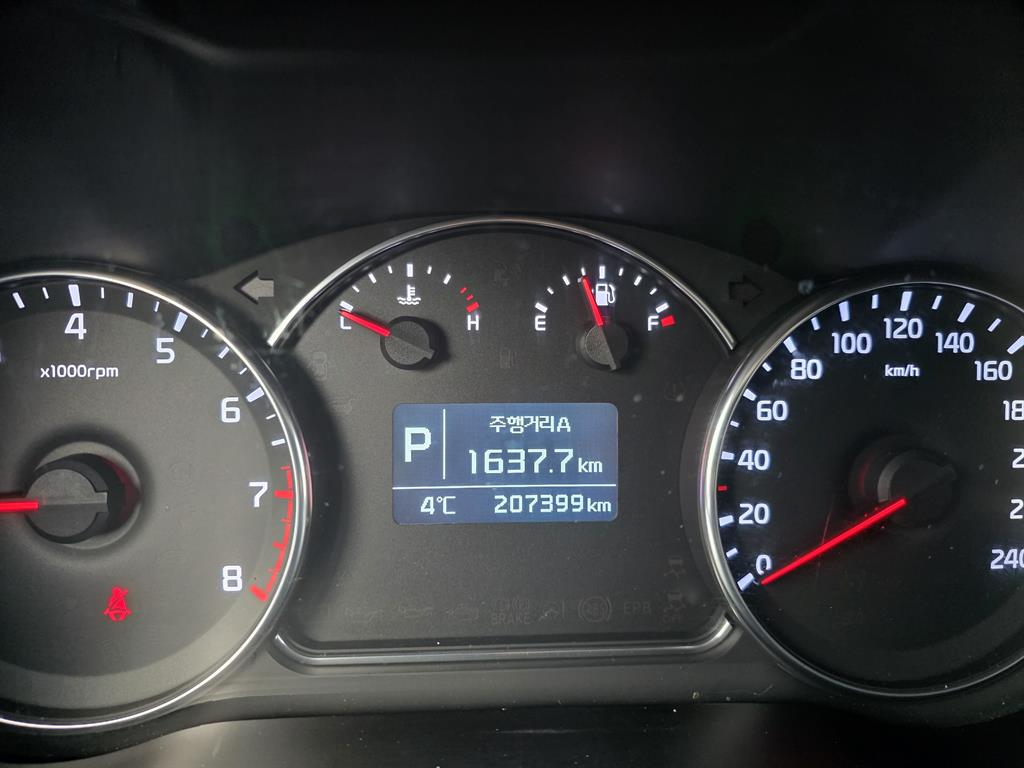 KIA Carens - Vista 5