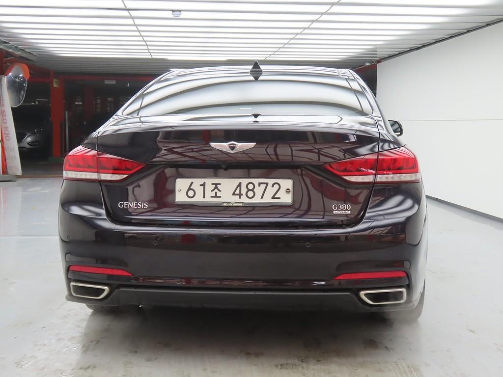 HYUNDAI Genesis - Vista 3