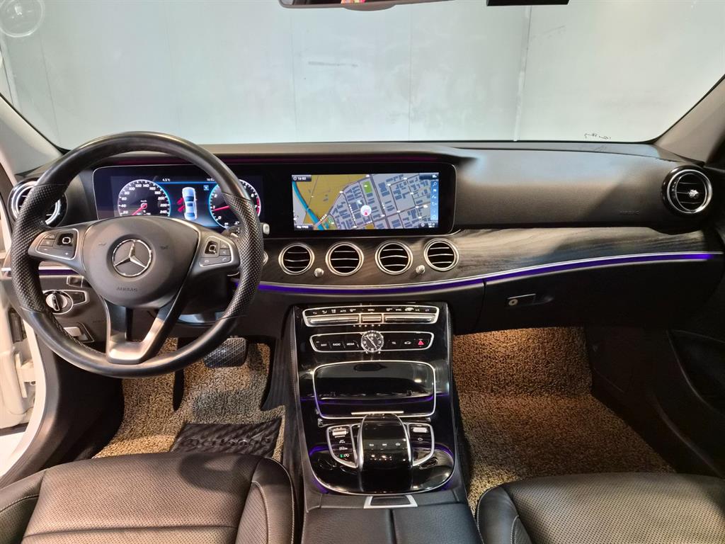 Mercedes Benz E class - Vista 7