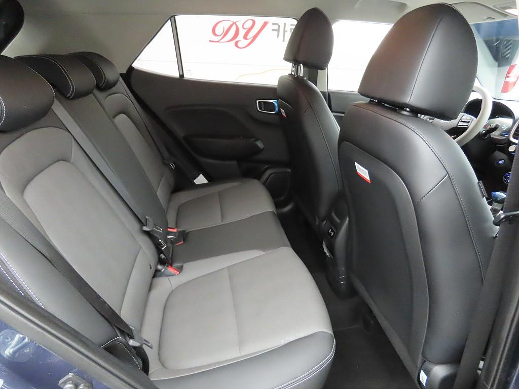 HYUNDAI Venue - Vista 8