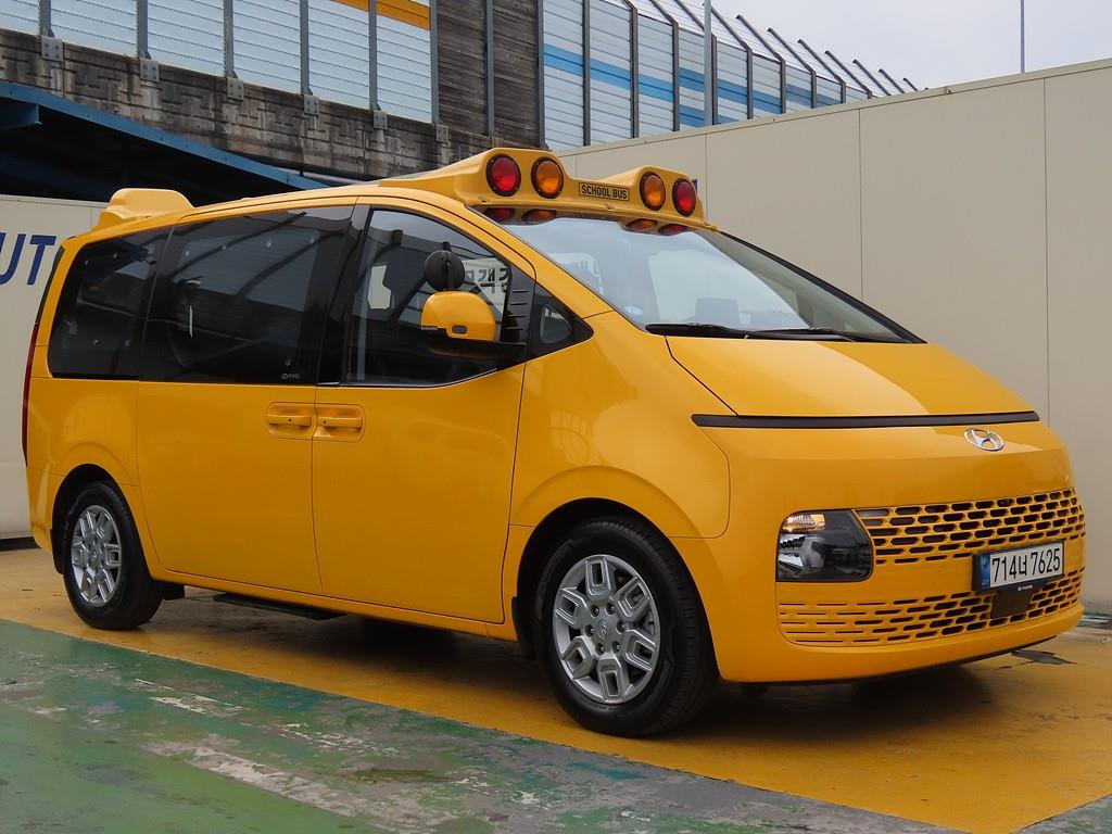 HYUNDAI Staria 2022 Amarillo - Importación desde Corea - HF Imports Iquique - Foto 1