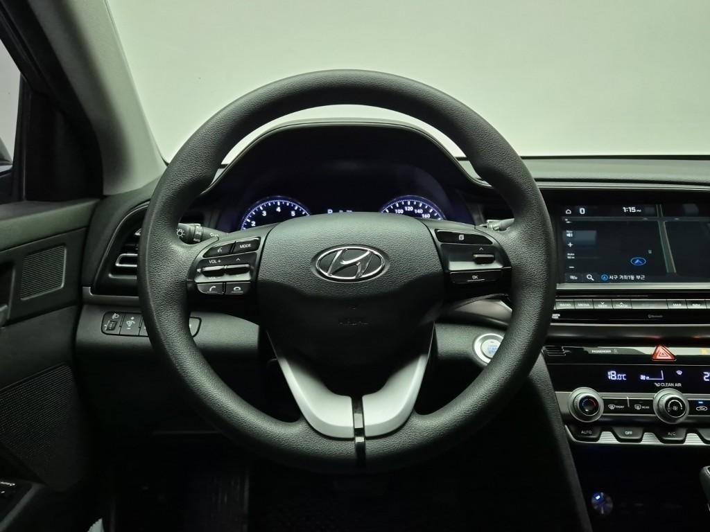 HYUNDAI Avante - Vista 9