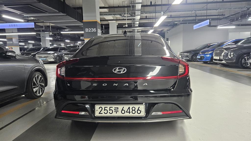 HYUNDAI Sonata - Vista 3