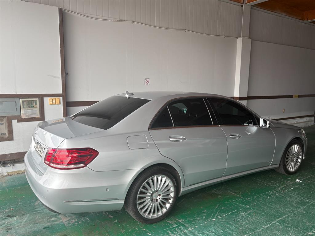 Mercedes Benz E class - Vista 5