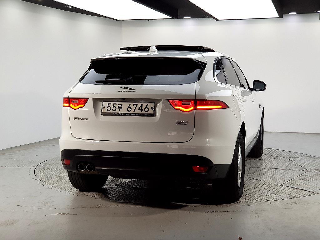 Jaguar F-PACE - Vista 3