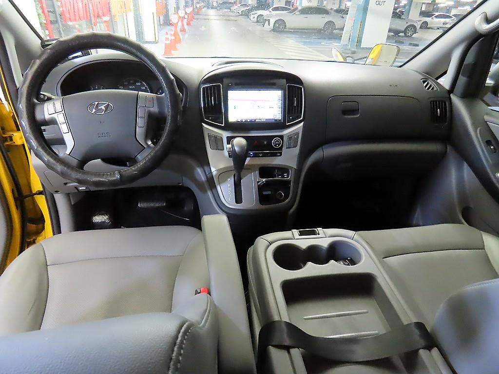 HYUNDAI Starex - Vista 10