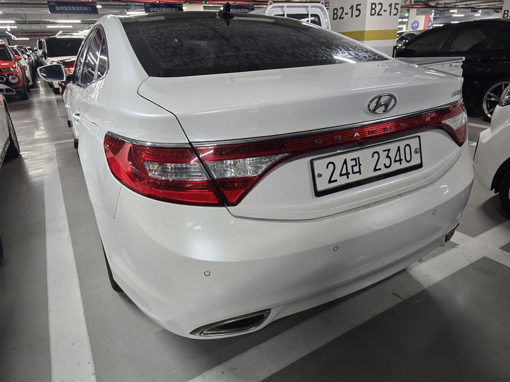 HYUNDAI Grandeur - Vista 7