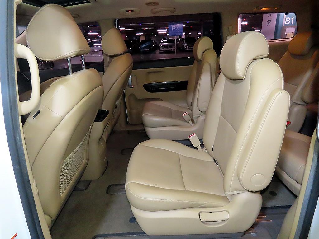 KIA Carnival - Vista 8