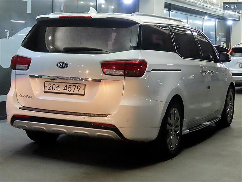 KIA Carnival - Vista 4