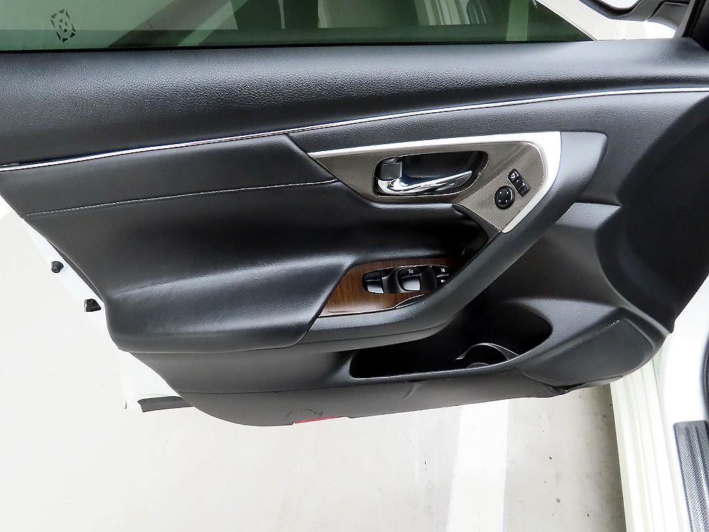 Nissan Altima - Vista 11