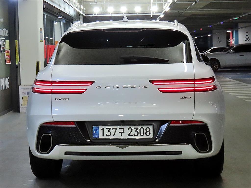 Genesis GV70 - Vista 5
