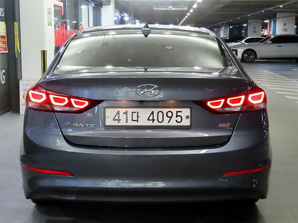 HYUNDAI Avante - Vista 5