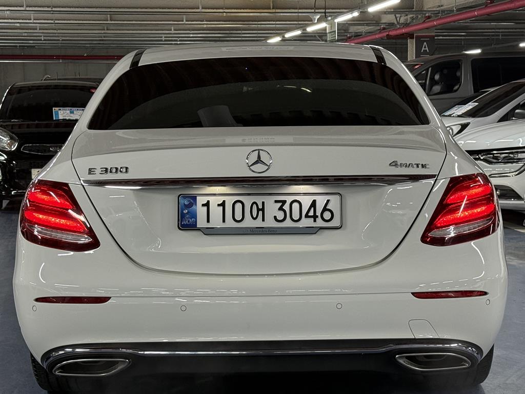 Mercedes Benz E class - Vista 4