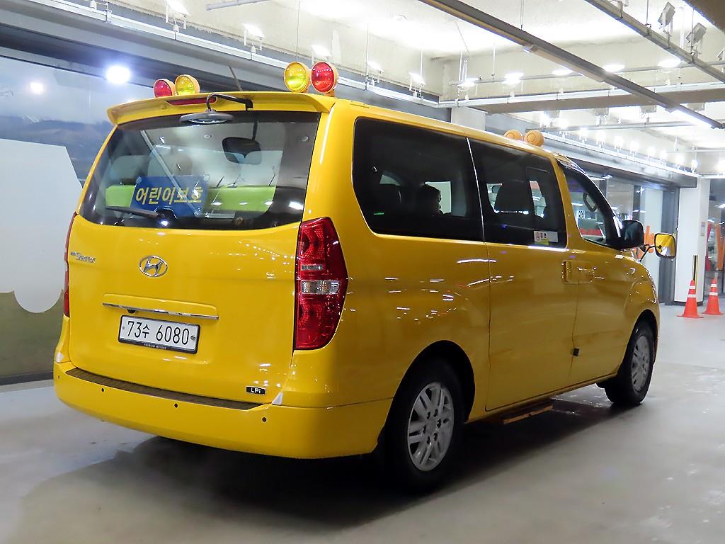 HYUNDAI Starex - Vista 4