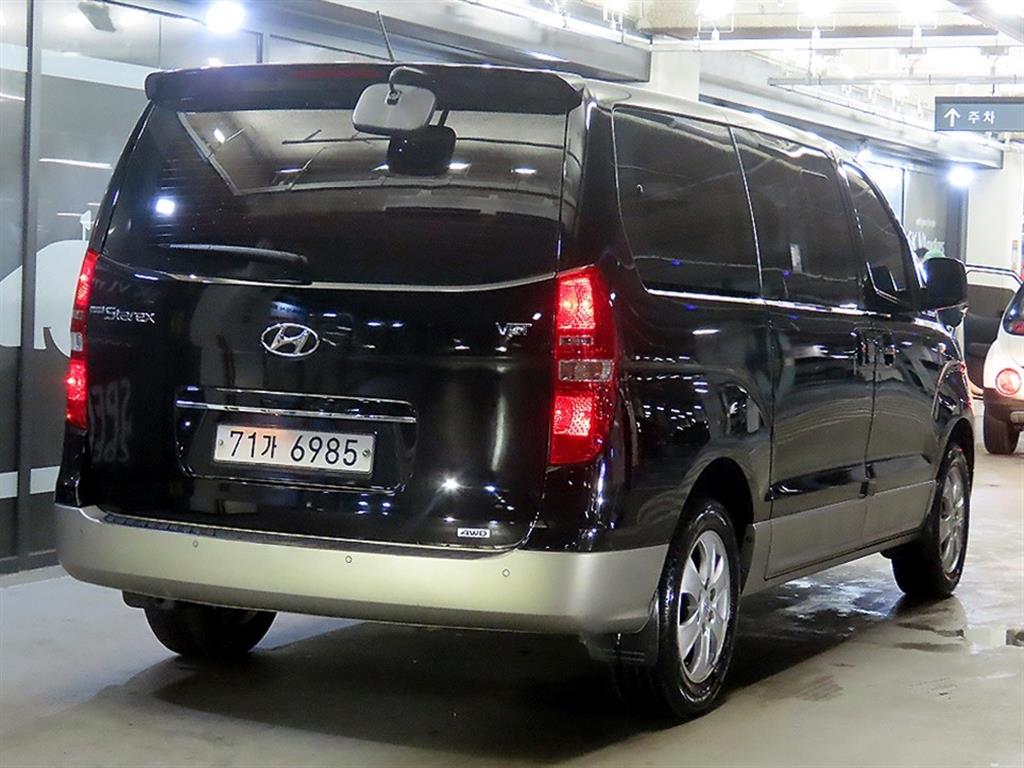 HYUNDAI Starex - Vista 4