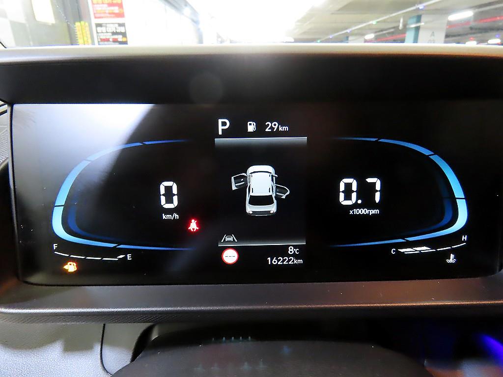 HYUNDAI Casper - Vista 9