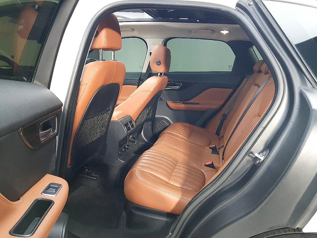 Jaguar F-PACE - Vista 9