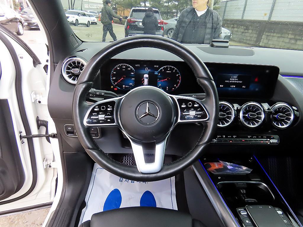 Mercedes Benz GLA Class - Vista 8