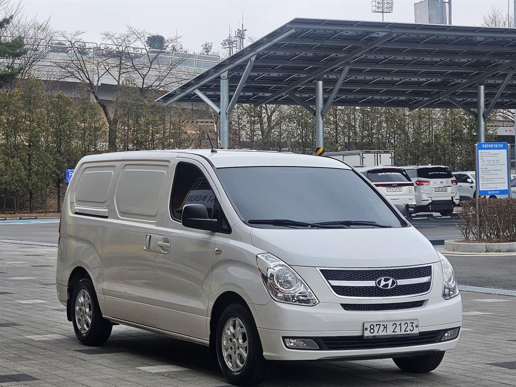 HYUNDAI Starex - Vista 3