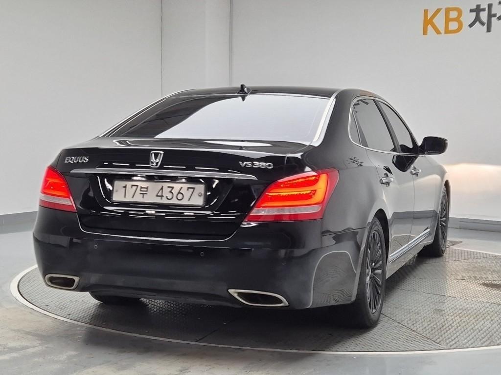 HYUNDAI Equus - Vista 3