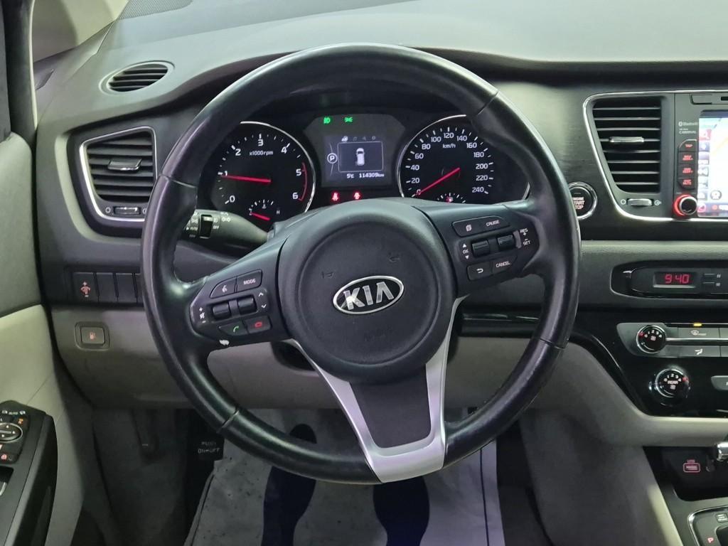 KIA Carnival - Vista 9