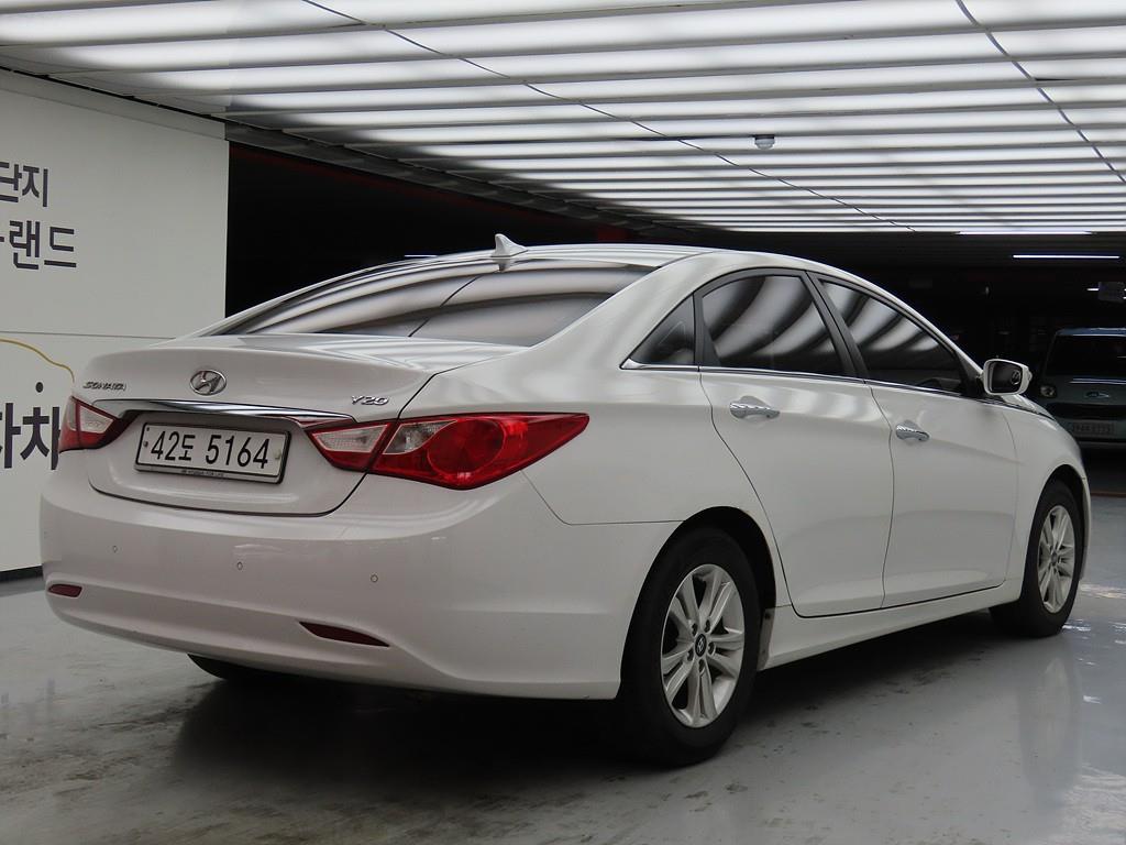 HYUNDAI Sonata - Vista 4