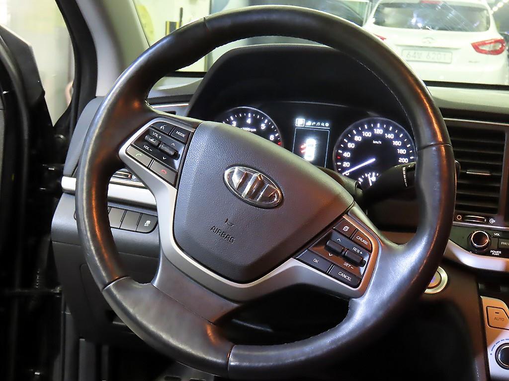 HYUNDAI Avante - Vista 8