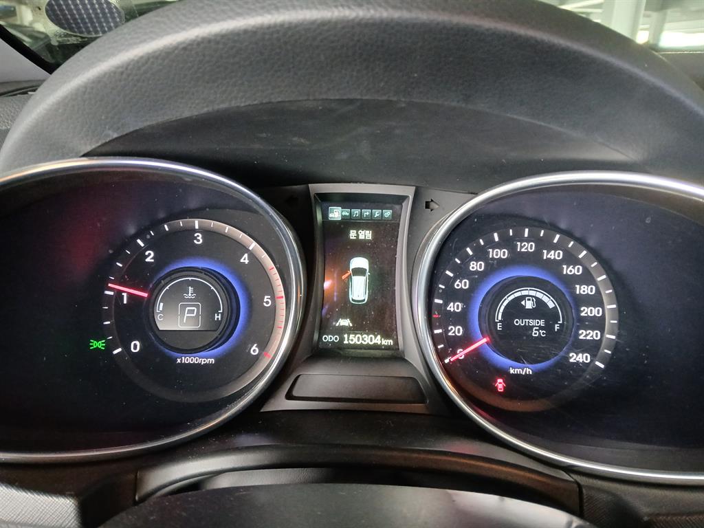 HYUNDAI Maxcruz - Vista 4