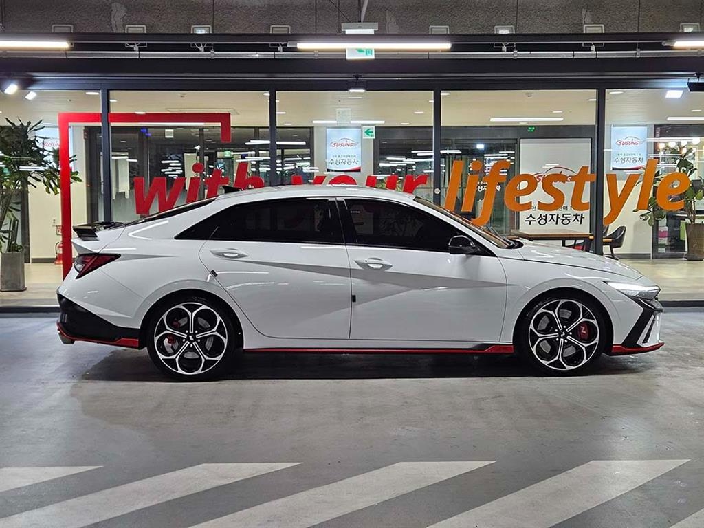 HYUNDAI Avante - Vista 3