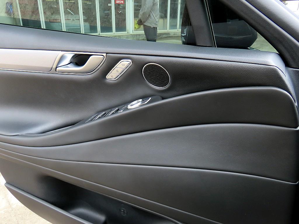 Genesis G80 - Vista 12