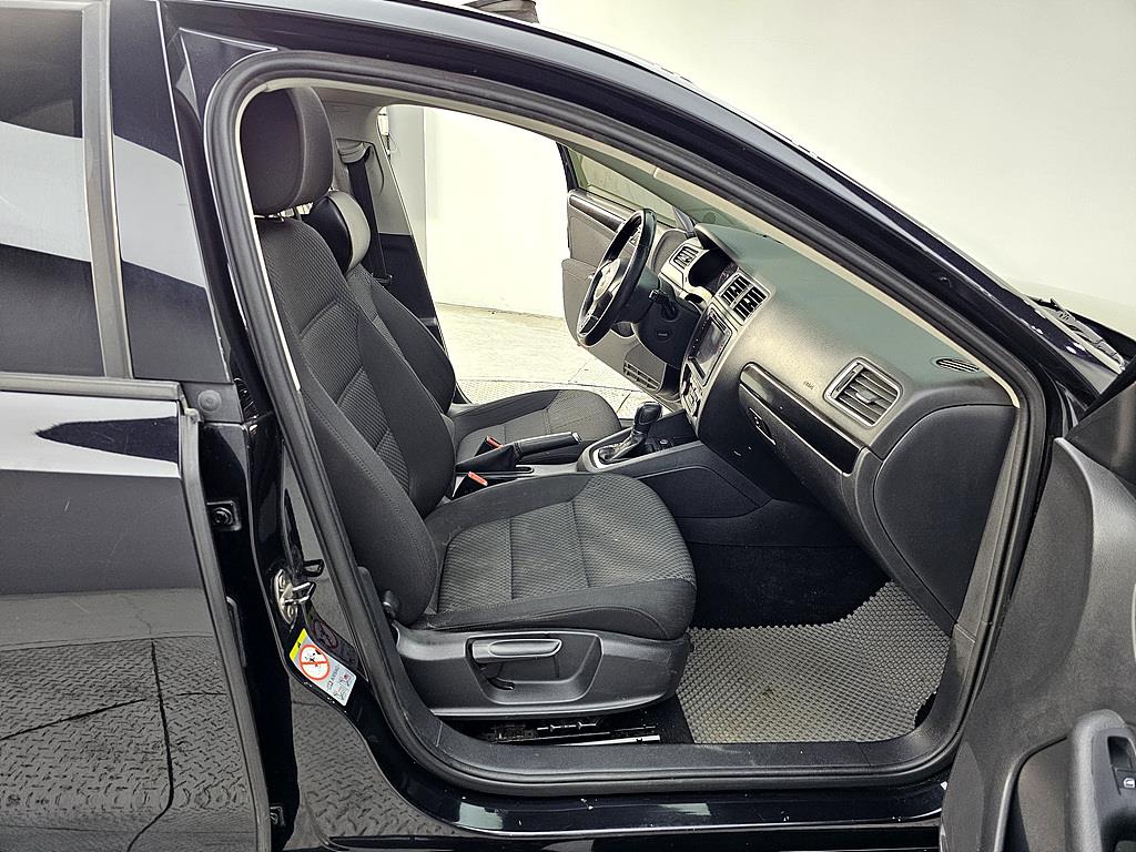 Volkswagen Jetta - Vista 11