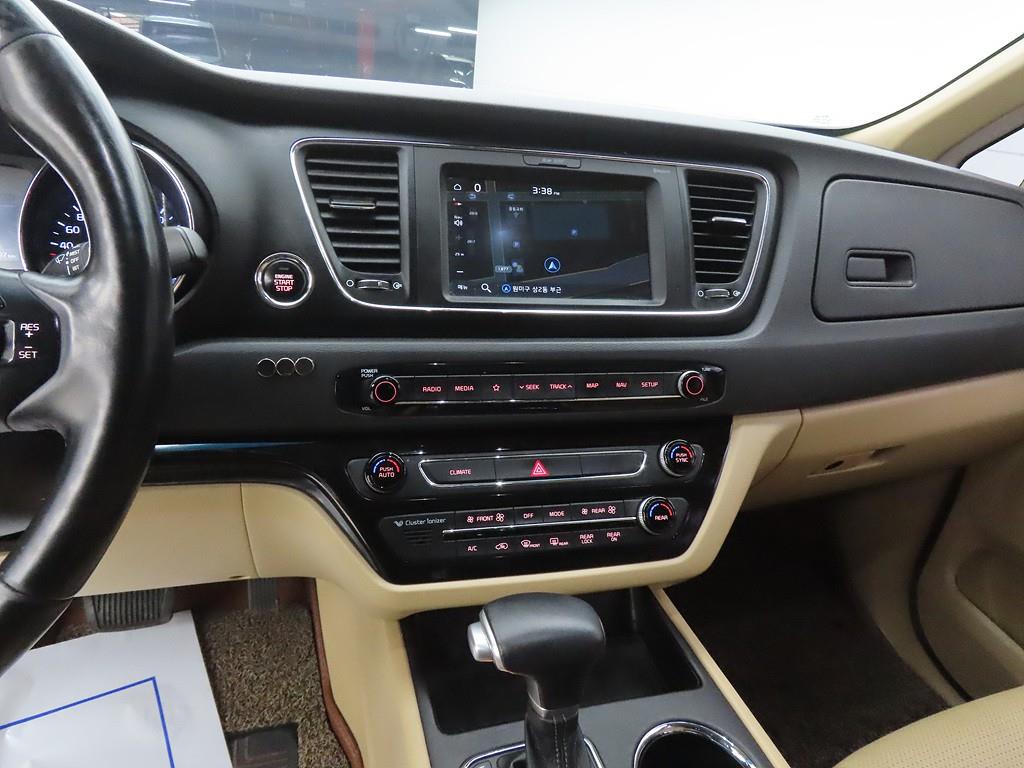 KIA Carnival - Vista 10