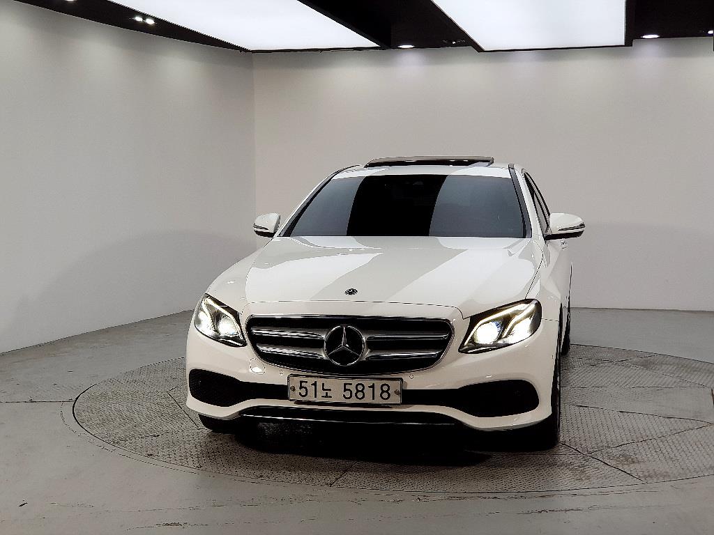 Mercedes Benz E class - Vista 2