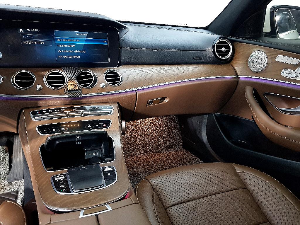 Mercedes Benz E class - Vista 10