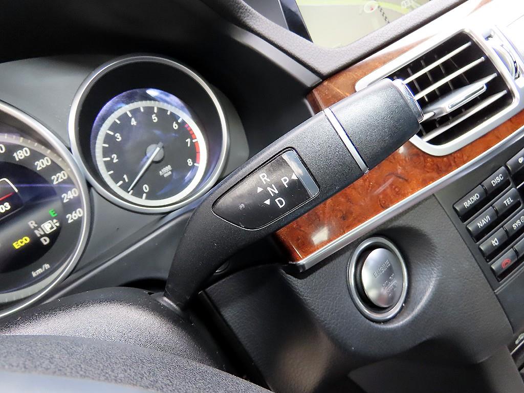 Mercedes Benz E class - Vista 10