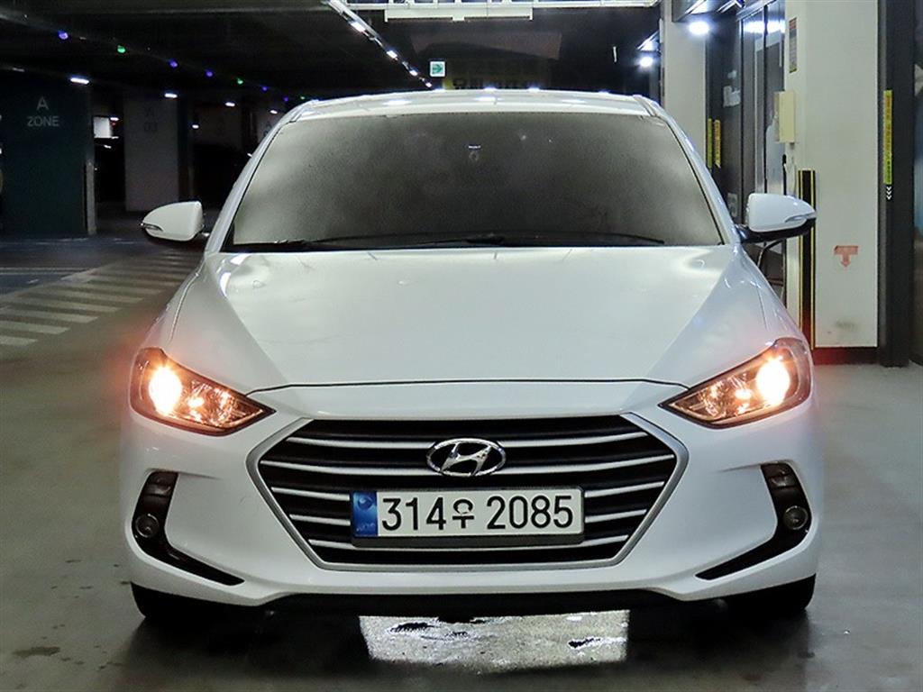 HYUNDAI Avante - Vista 2