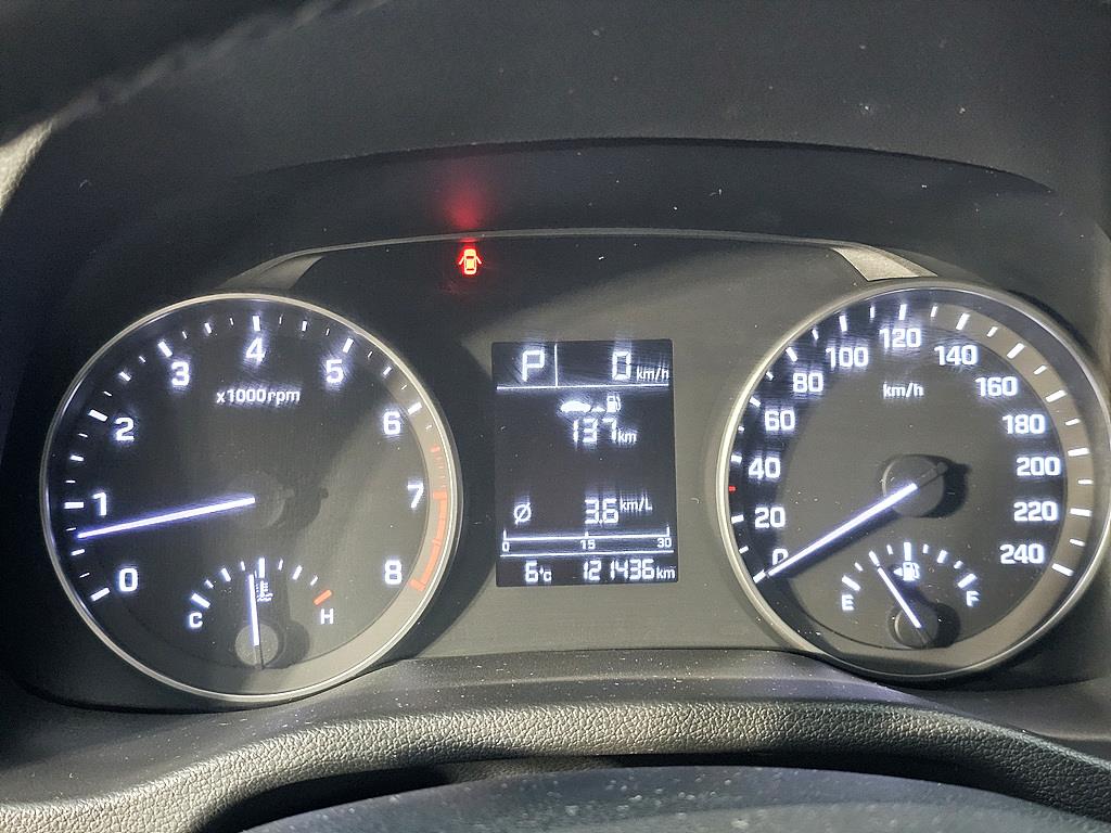 HYUNDAI Avante - Vista 7