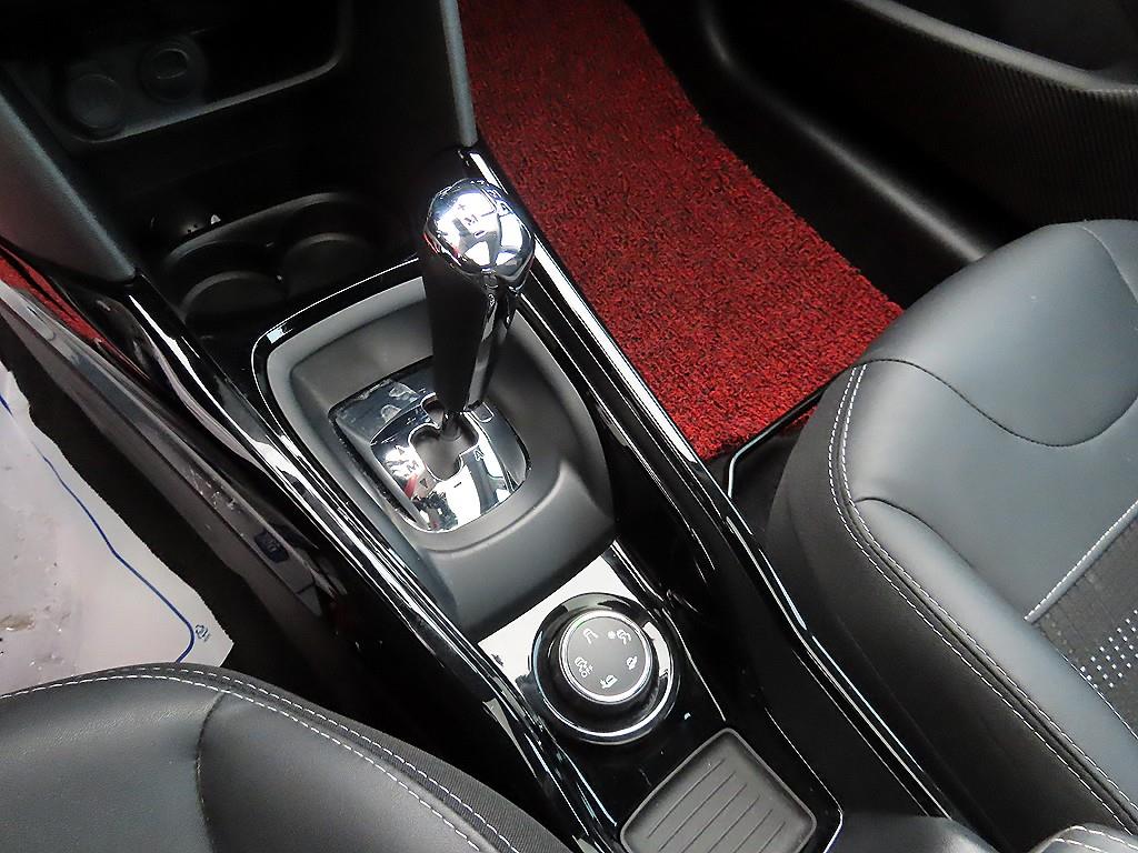 Peugeot 2008 - Vista 10