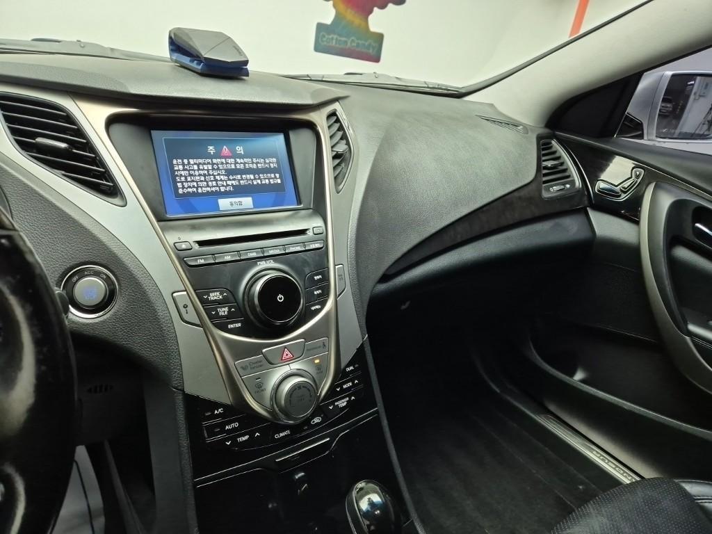 HYUNDAI Grandeur - Vista 10