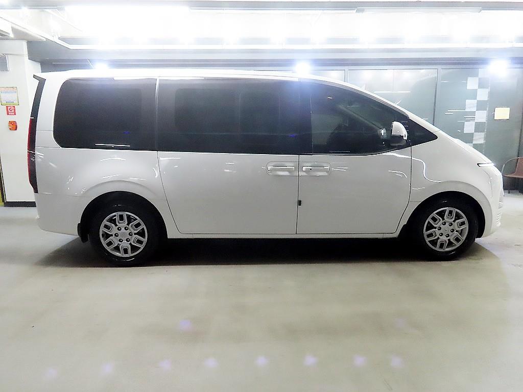 HYUNDAI Staria - Vista 3