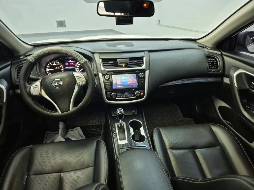 Nissan Altima - Vista 7