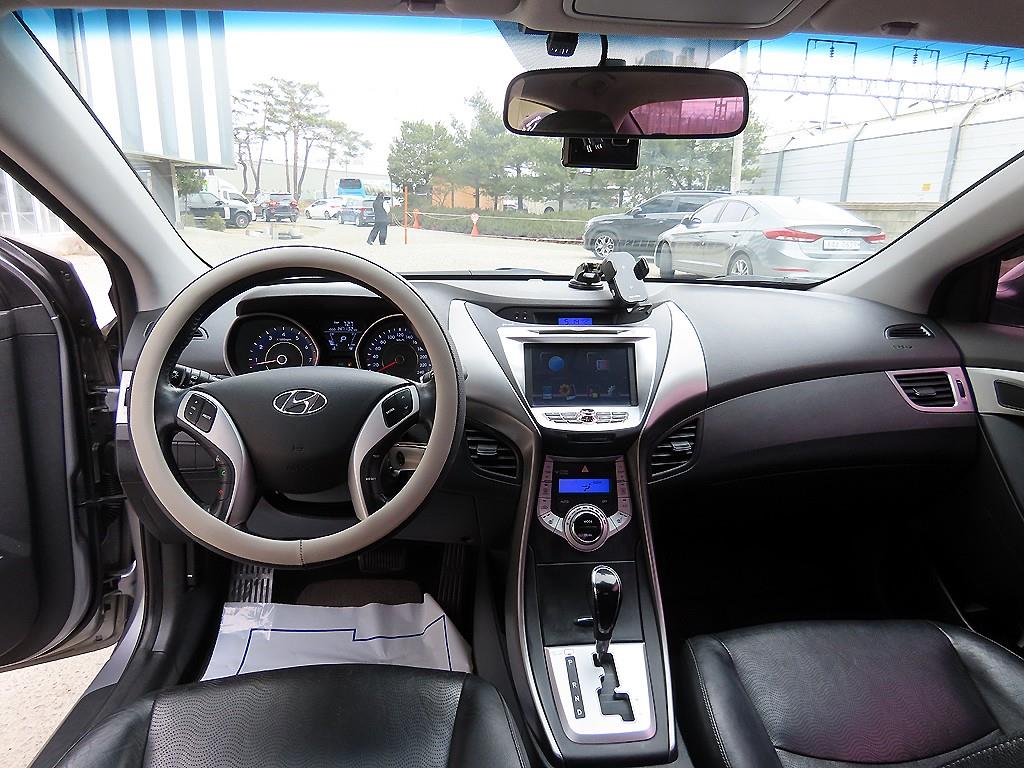 HYUNDAI Avante - Vista 7