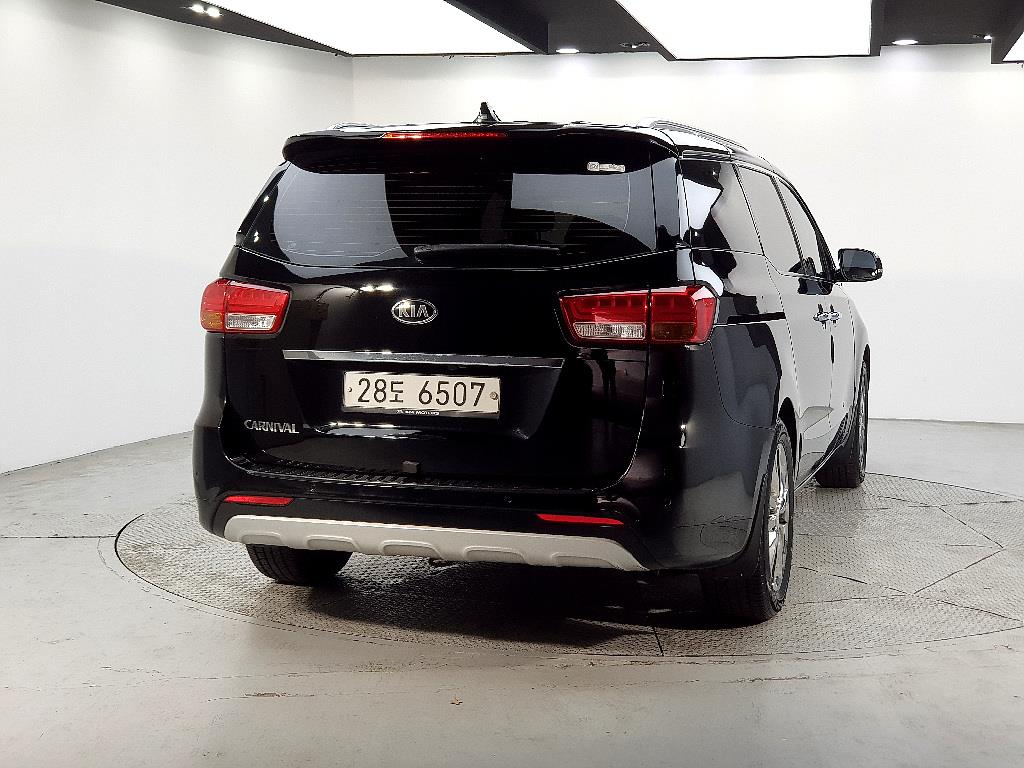 KIA Carnival - Vista 3