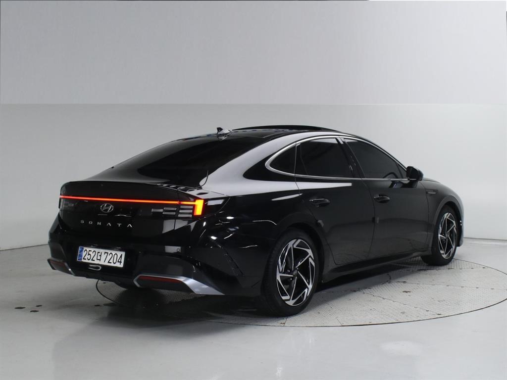 HYUNDAI Sonata - Vista 2