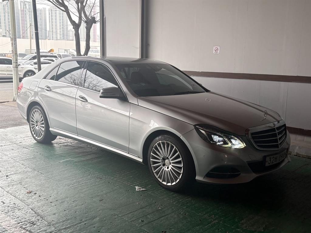 Mercedes Benz E class - Vista 4