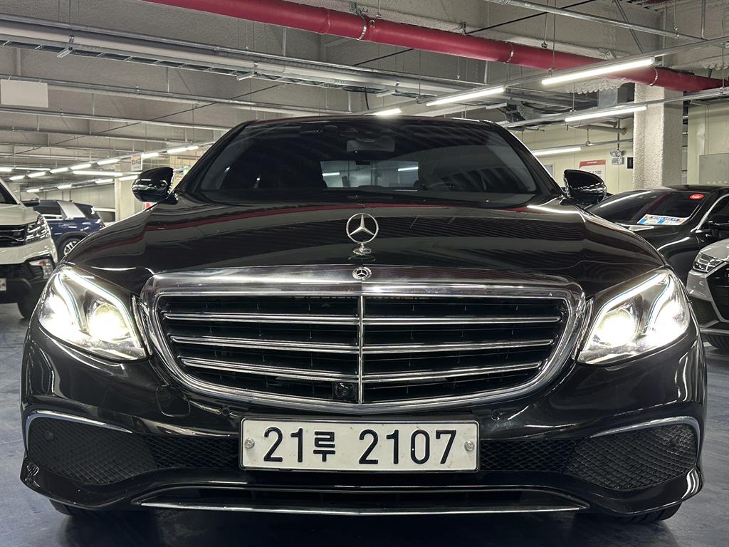 Mercedes Benz E class - Vista 2