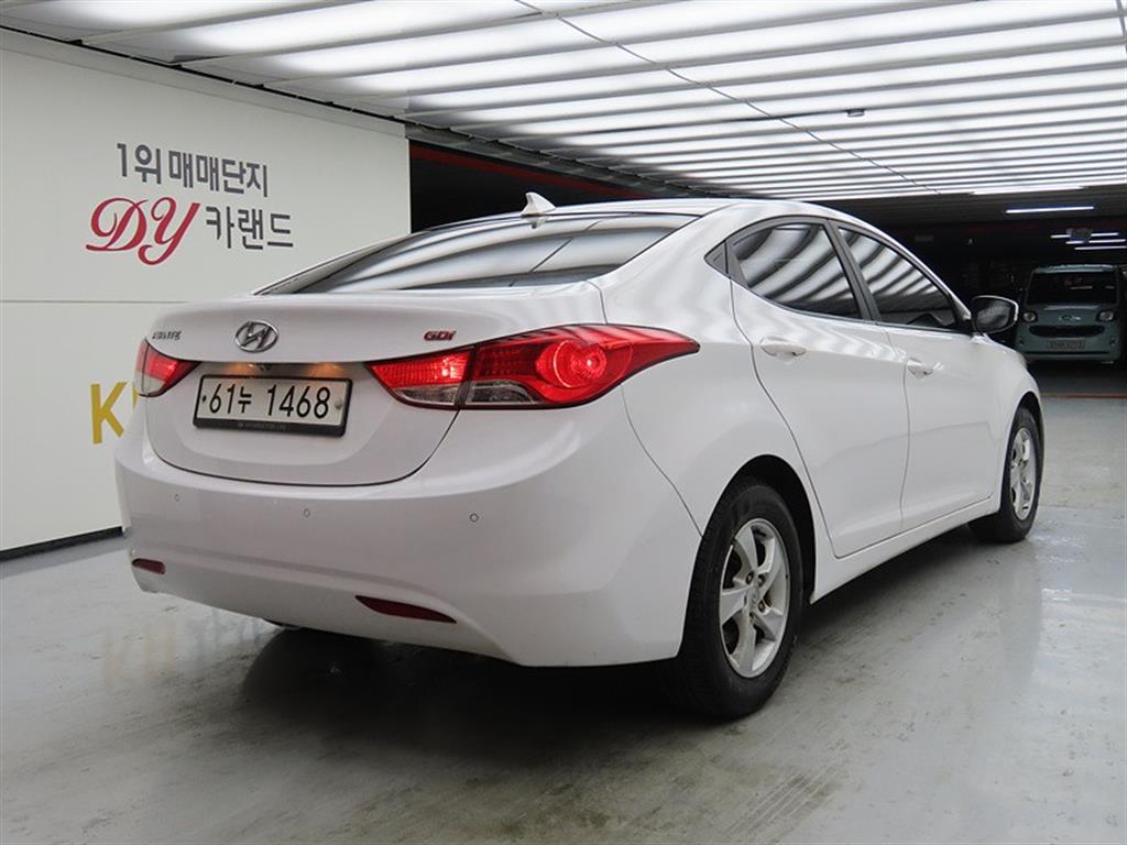 HYUNDAI Avante - Vista 4