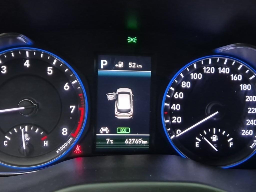 HYUNDAI Kona - Vista 10