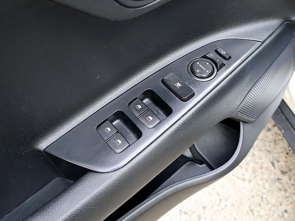 KIA Stonic 2018 Blanco - Importación desde Corea - HF Imports Iquique - Foto 11