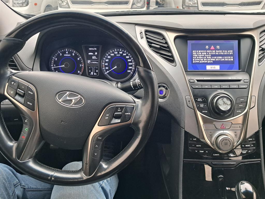 HYUNDAI Grandeur - Vista 4